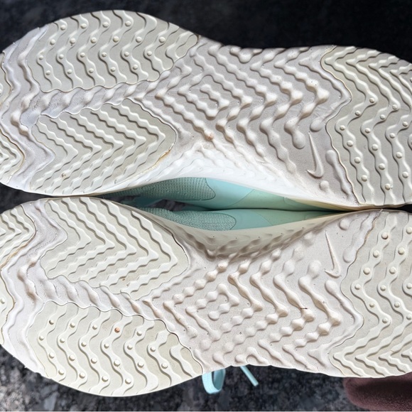 Nike Women's Mint Green Athletic Shoes - Picture 2 of 6